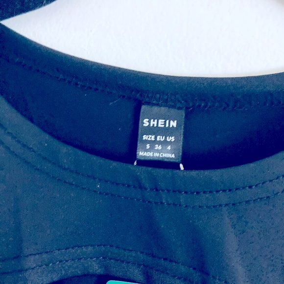 Black Cropped Tank Top with Front Slits - Picture 4 of 11